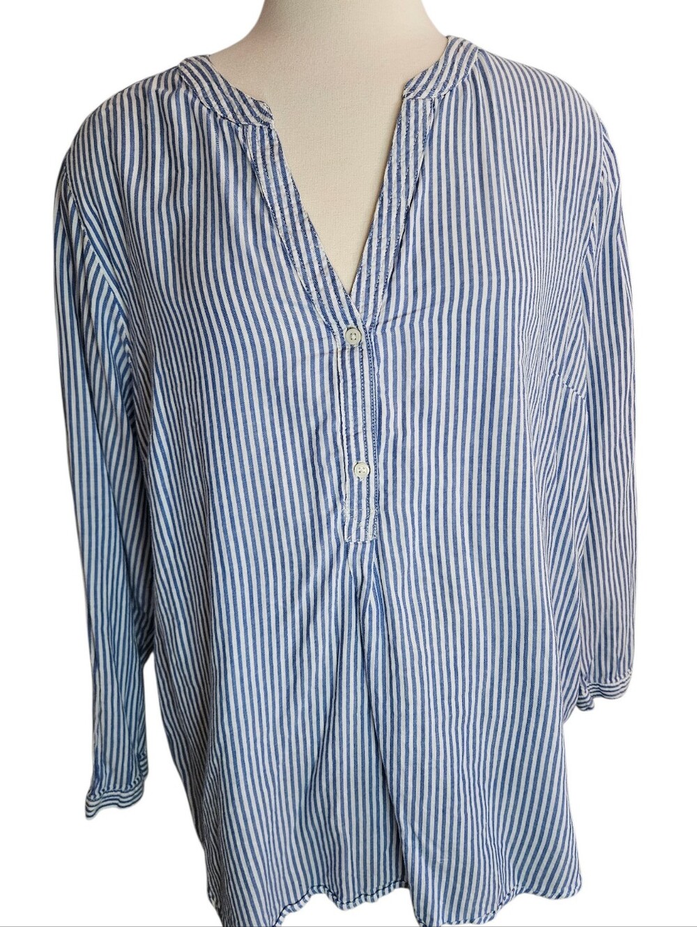 Old Navy XL Striped Blue and White V-Neck Women's Tunic Top